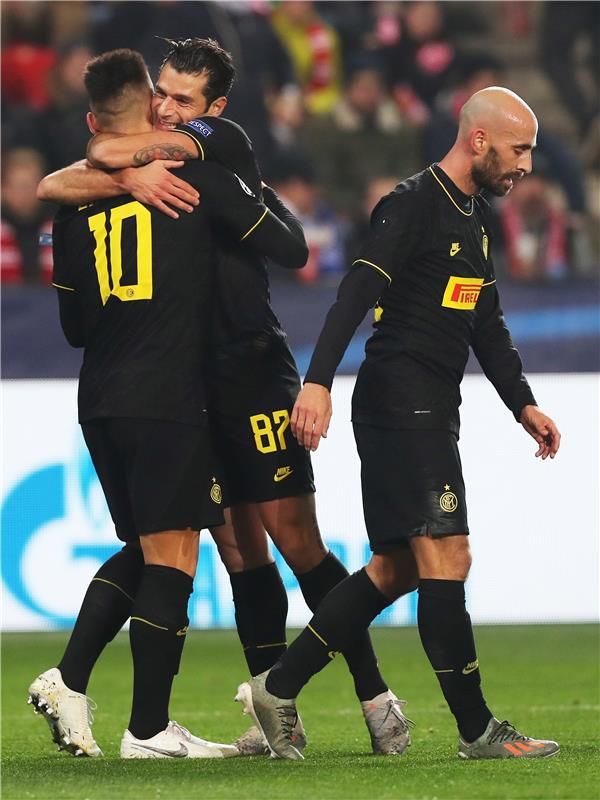 لاوتارو مع لاعبي الإنتر