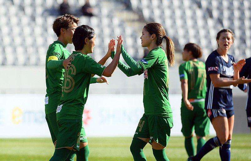 لاعبات بيليزا بعد تفوقهن على ميلبورن