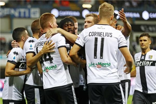 لاعبو بارما