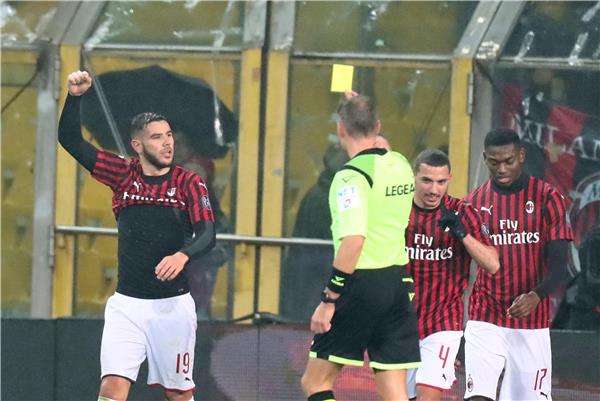 ثيو هيرنانديز لحظة احتفاله بالهدف