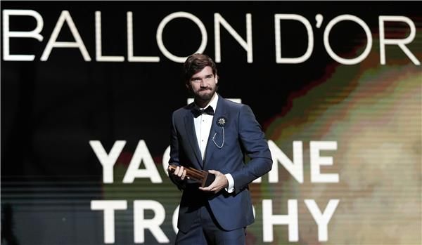 أليسون بيكر