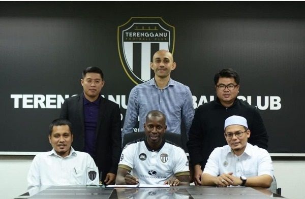 من توقيع العقد