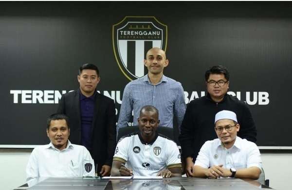 من توقيع العقد