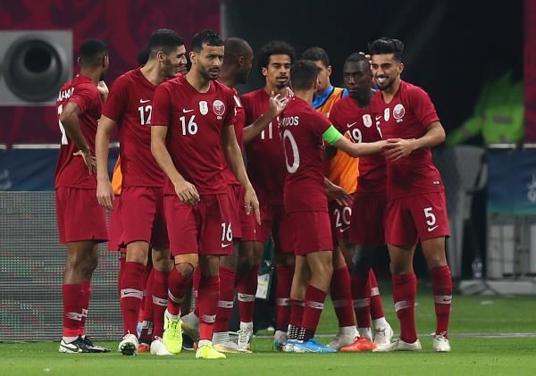 الهيدوس مع لاعبي قطر