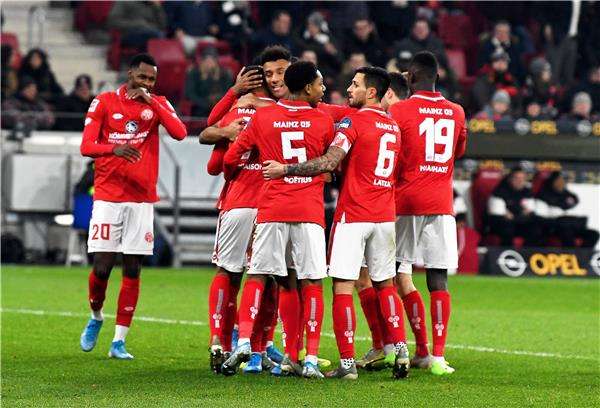 فرحة لاعبي ماينز