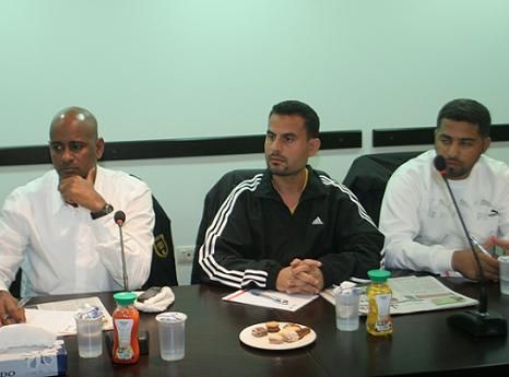 المدربين العرب البحريني حسين العنيزي والفلسطيني جمال بشارة والسعودي حسن خليفة