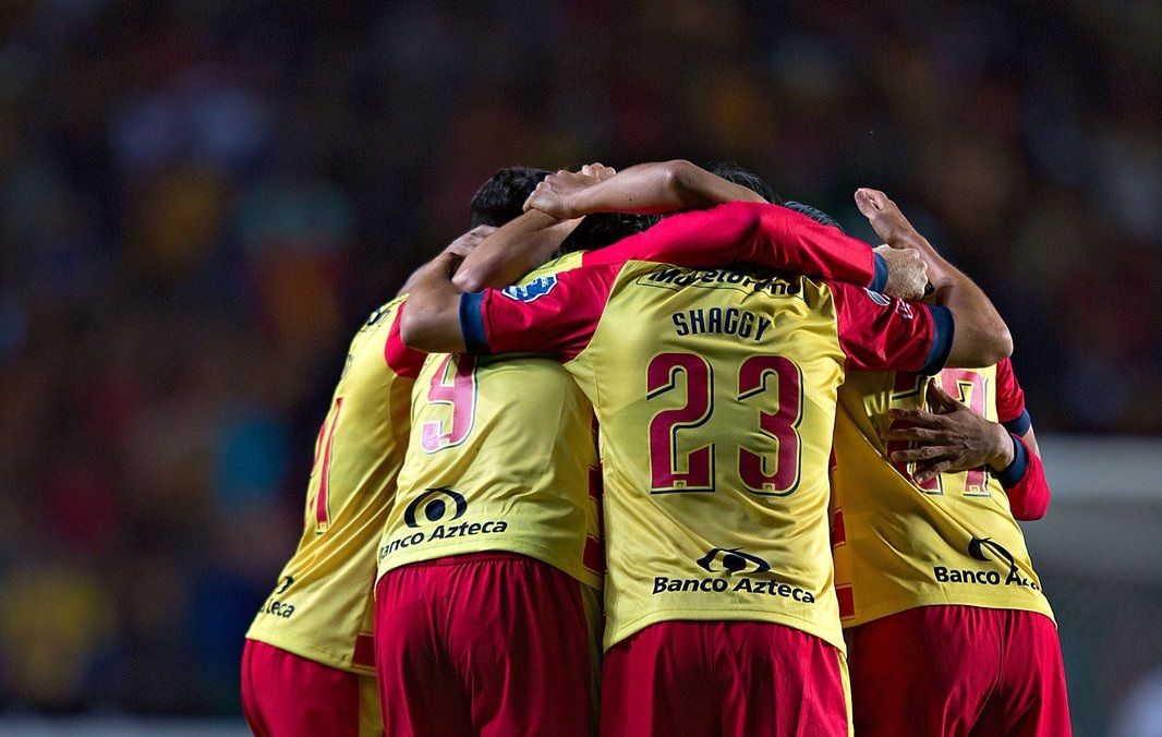 لاعبو موريليا 