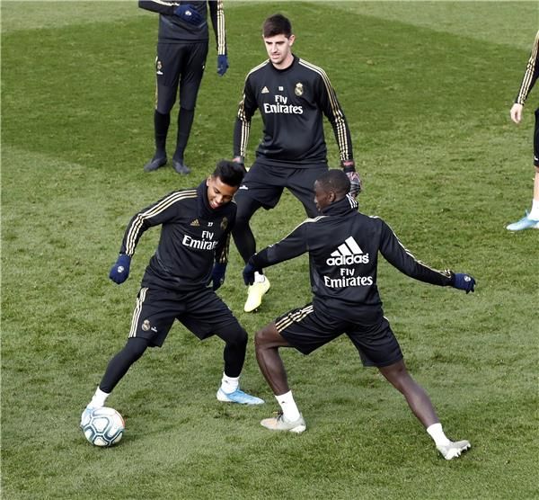 كورتوا في تدريبات الريال