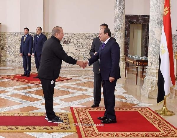 غريب خلال التكريم