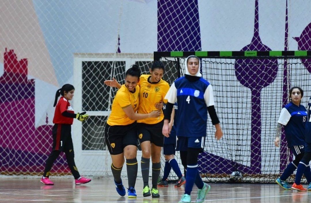 لاعبات القادسية بعد الانتصار على اليرموك