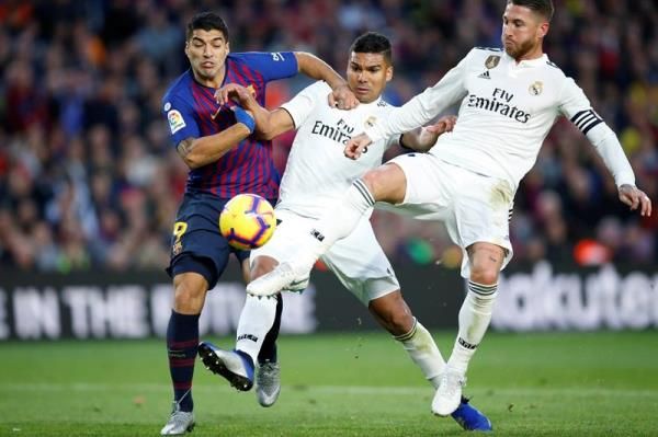 من مواجهة سابقة بين برشلونة وريال مدريد