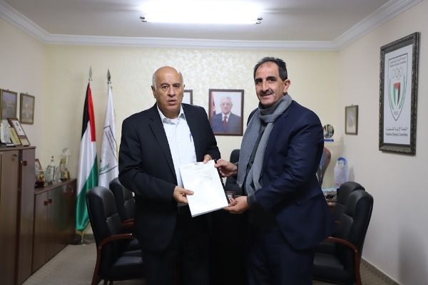 الرجوب يتسلم التقرير الفني