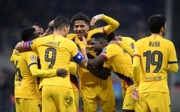 فرحة لاعبي برشلونة