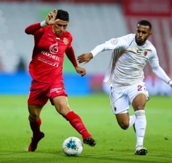 من مباراة شباب الأهلي والجزيرة