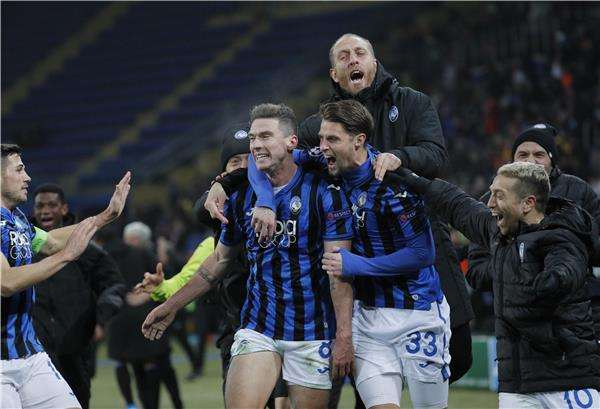 احتفال لاعبي أتالانتا