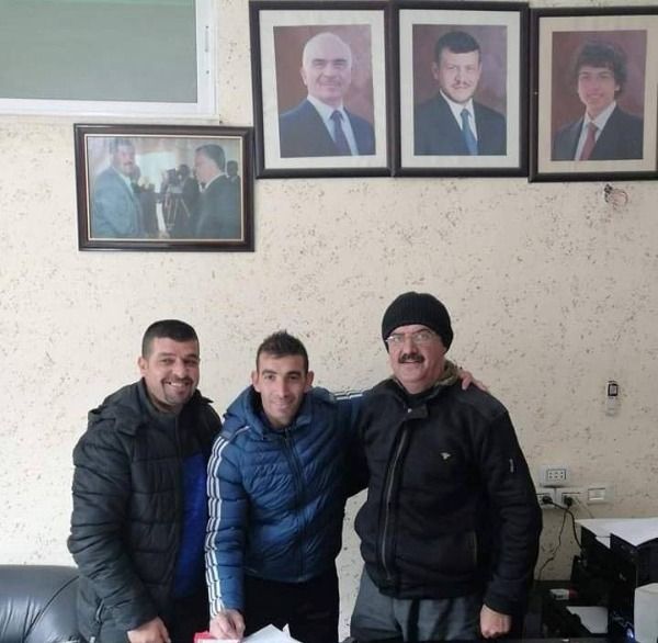 اللاعب بعد التوقيع