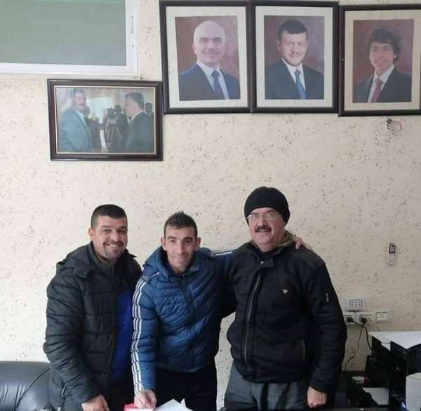 اللاعب بعد التوقيع