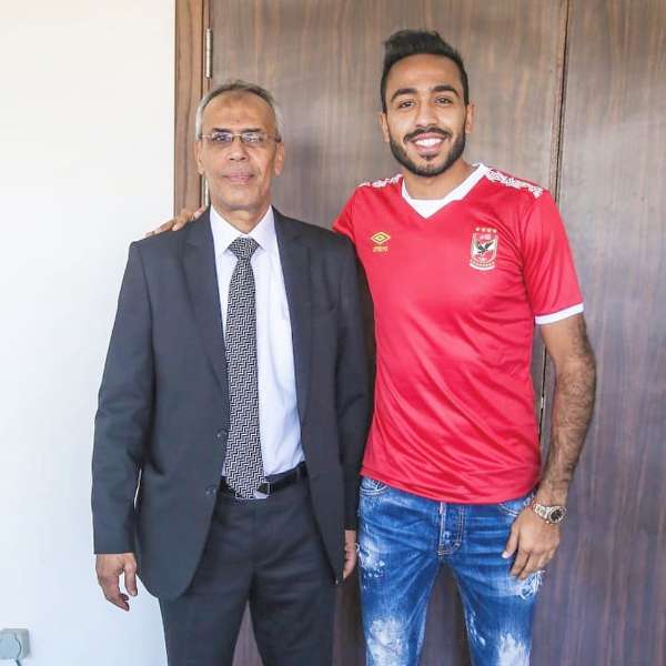 كهربا ووالده