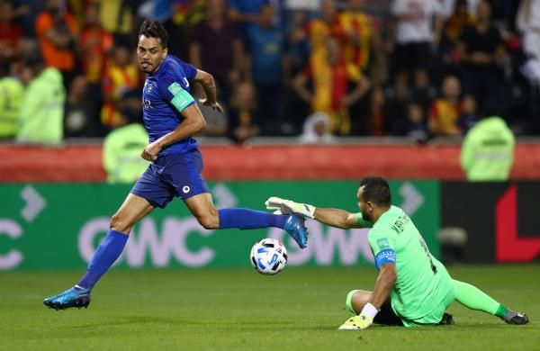 بن شريفية خلال المباراة