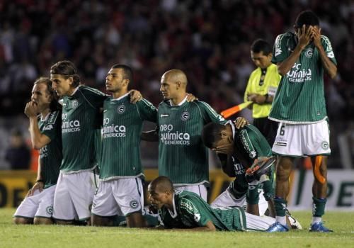 2010-12-09t031920z_01_ast17_rtridsp_3_soccer-latam_reuters