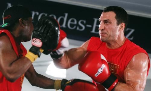 2010-12-09t003947z_01_ad03_rtridsp_3_boxing-klitschko-injury_reuters