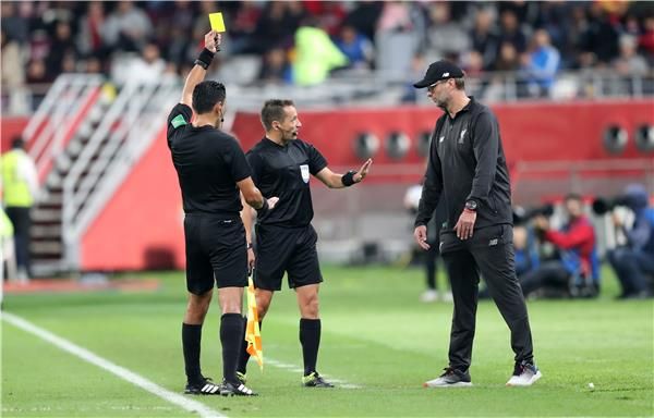 كلوب يحصل على بطاقة صفراء