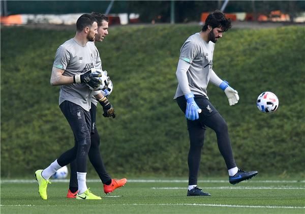 أليسون بيكر