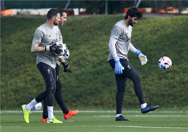 أليسون بيكر