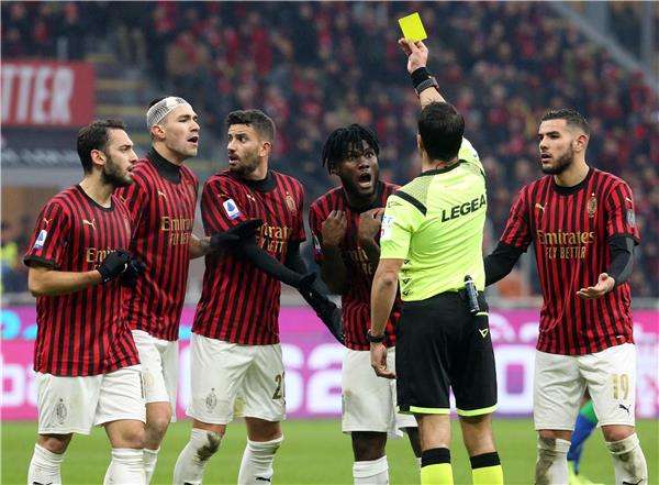 لاعبو ميلان - أرشيفية