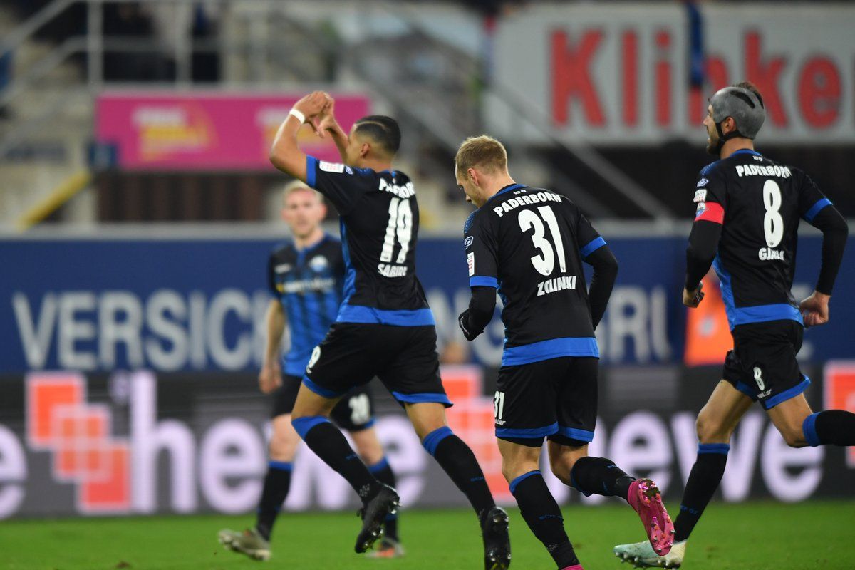 لاعبو بادربورن 