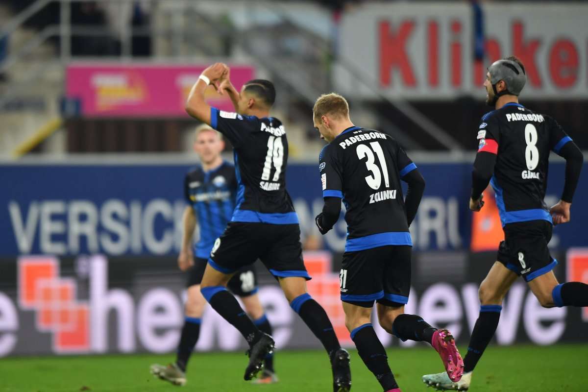 لاعبو بادربورن 