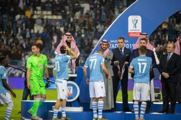 من تتويج لاتسيو