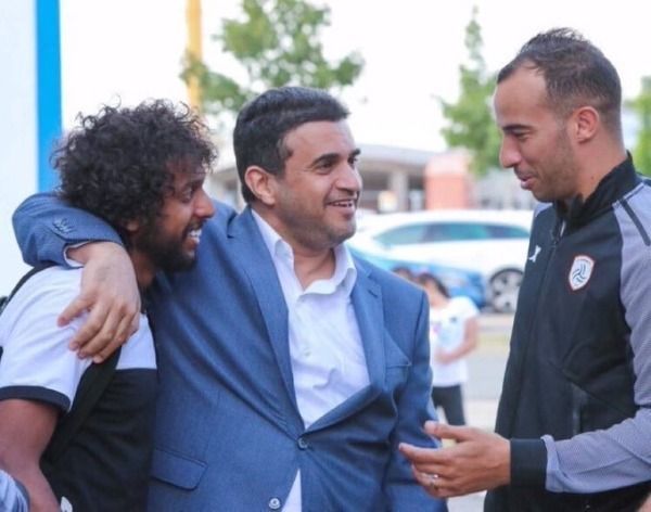 عبد المجيد الصليهم (يسار)