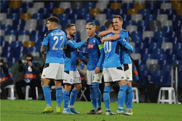 درايز ميرتينز مع لاعبي نابولي