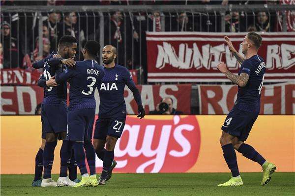 لاعبو توتنهام