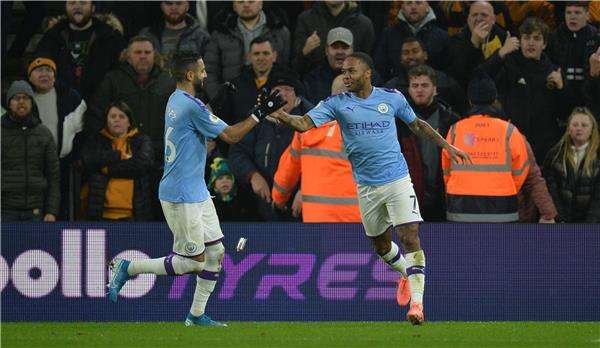 سترلينج يحتفل بهدفه