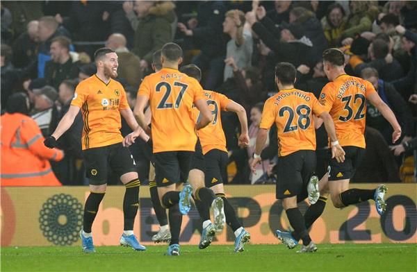 لاعبو وولفرهامبتون