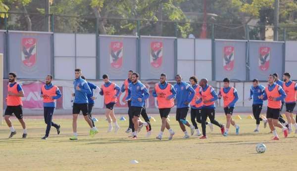 لاعبو الأهلي