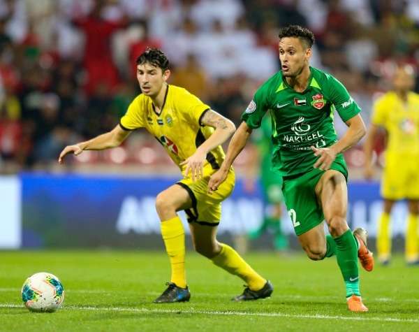 من مباراة شباب الأهلي واتحاد كلباء 