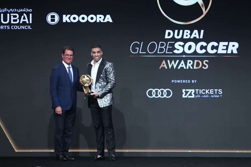 حمدالله يتسلم جائزة كووورة