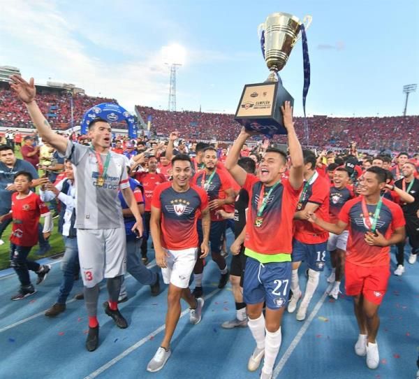 جانب من التتويج