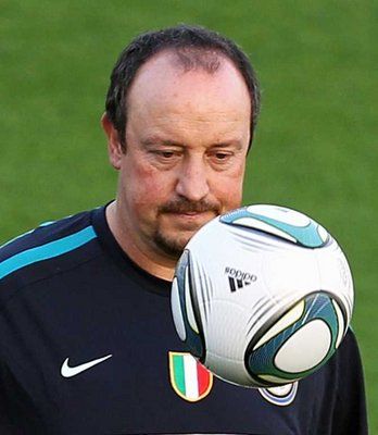 رفائيل بنيتز خلال تدريبات الفريق اليوم