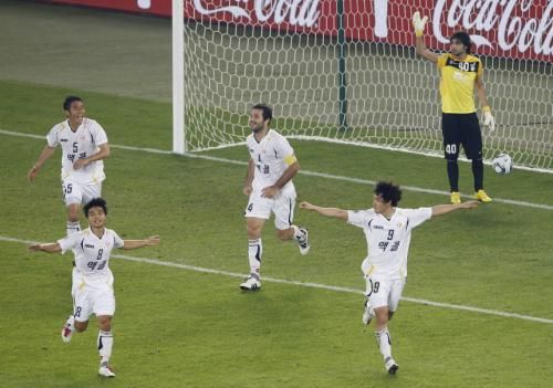 2010-12-11t174346z_01_abd53_rtridsp_3_soccer-club_reuters