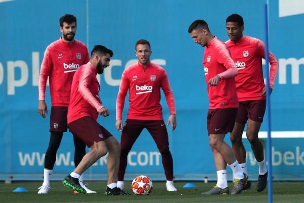 لاعبو برشلونة - أرشيفية