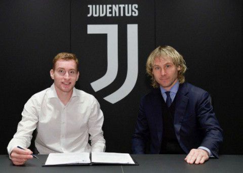 من تقديم اللاعب