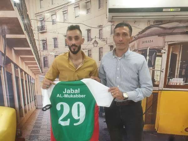 أشرف نعمان بقميص المكبر