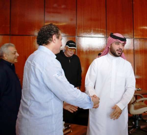 من الاجتماع