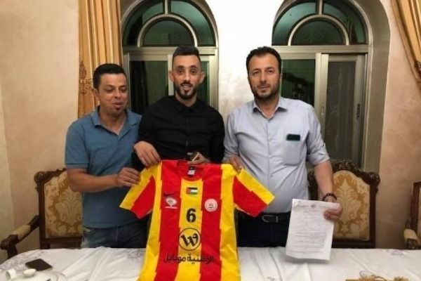 أشرف نعمان مع قميص واد النيص - أرشيفية