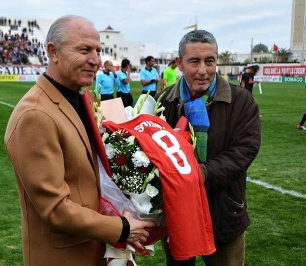 شرف الدين مع اللاعب السابق لطفي الحسومي 