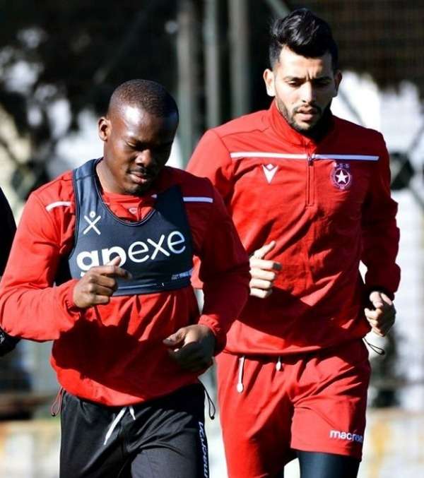 سليمان كوليبالي (يسار)